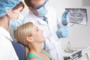 Konsultacja przed zabiegiem implantacji zęba