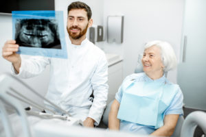 Czy zabieg implantacji boli