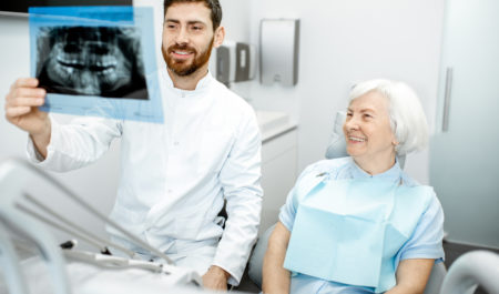 Czy zabieg implantacji boli