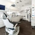 Nowoczesne wyposażenie kliniki, w tym urządzenie Mectron Piezosurgery